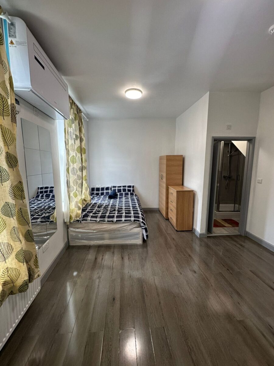 8A chapel rd Ilford London IG1 2AG