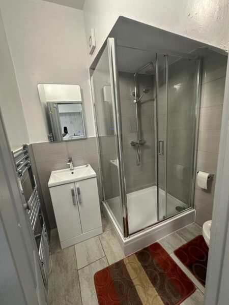 8A chapel rd Ilford London IG1 2AG