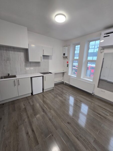8A chapel rd Ilford London IG1 2AG