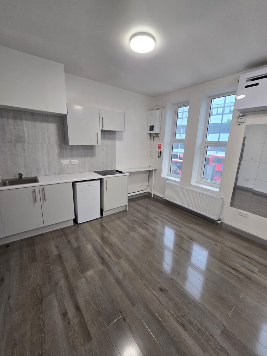 8A chapel rd Ilford London IG1 2AG