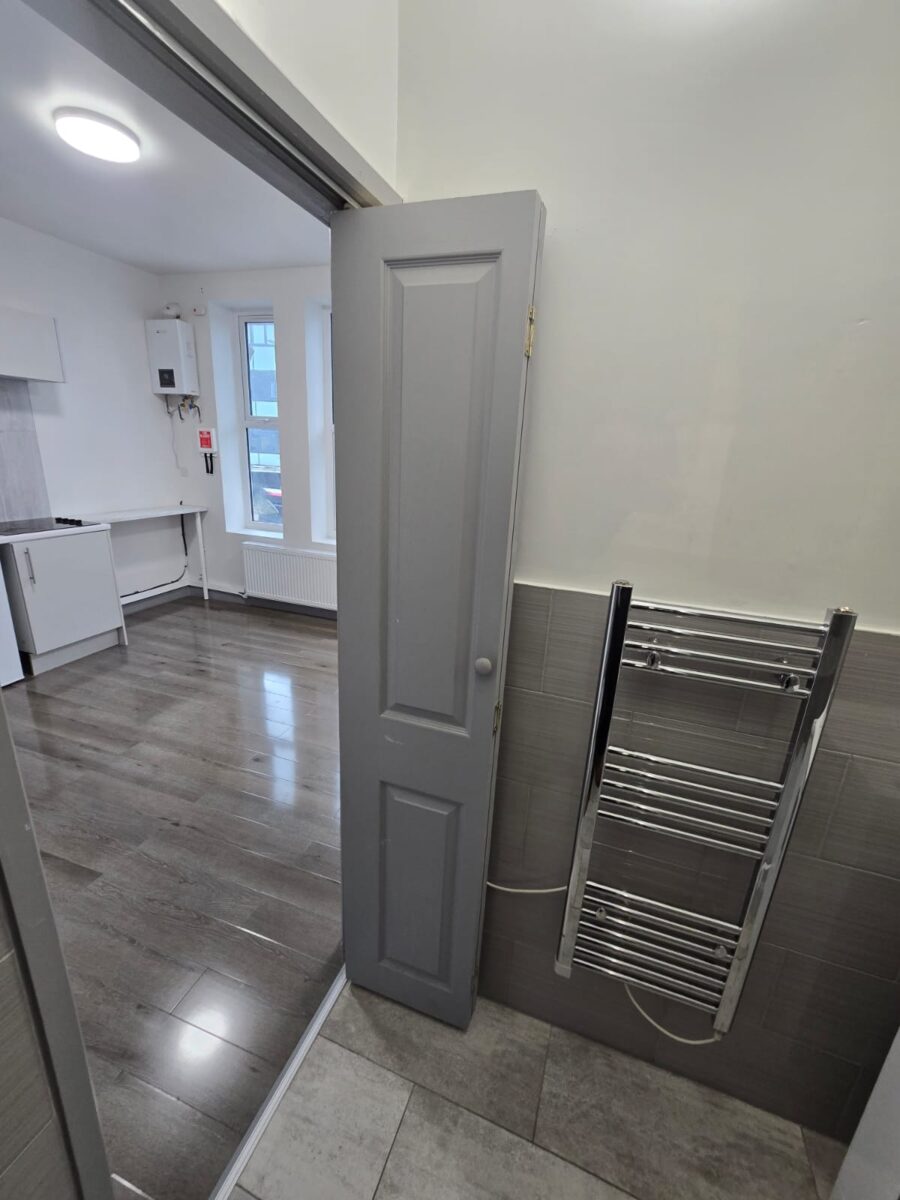 8A chapel rd Ilford London IG1 2AG