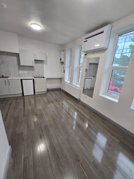 8A chapel rd Ilford London IG1 2AG