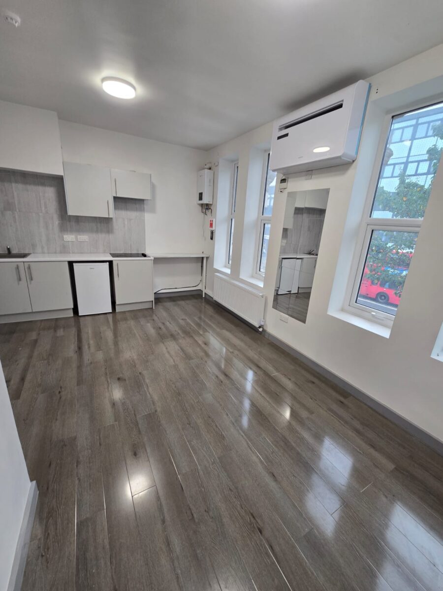 8A chapel rd Ilford London IG1 2AG