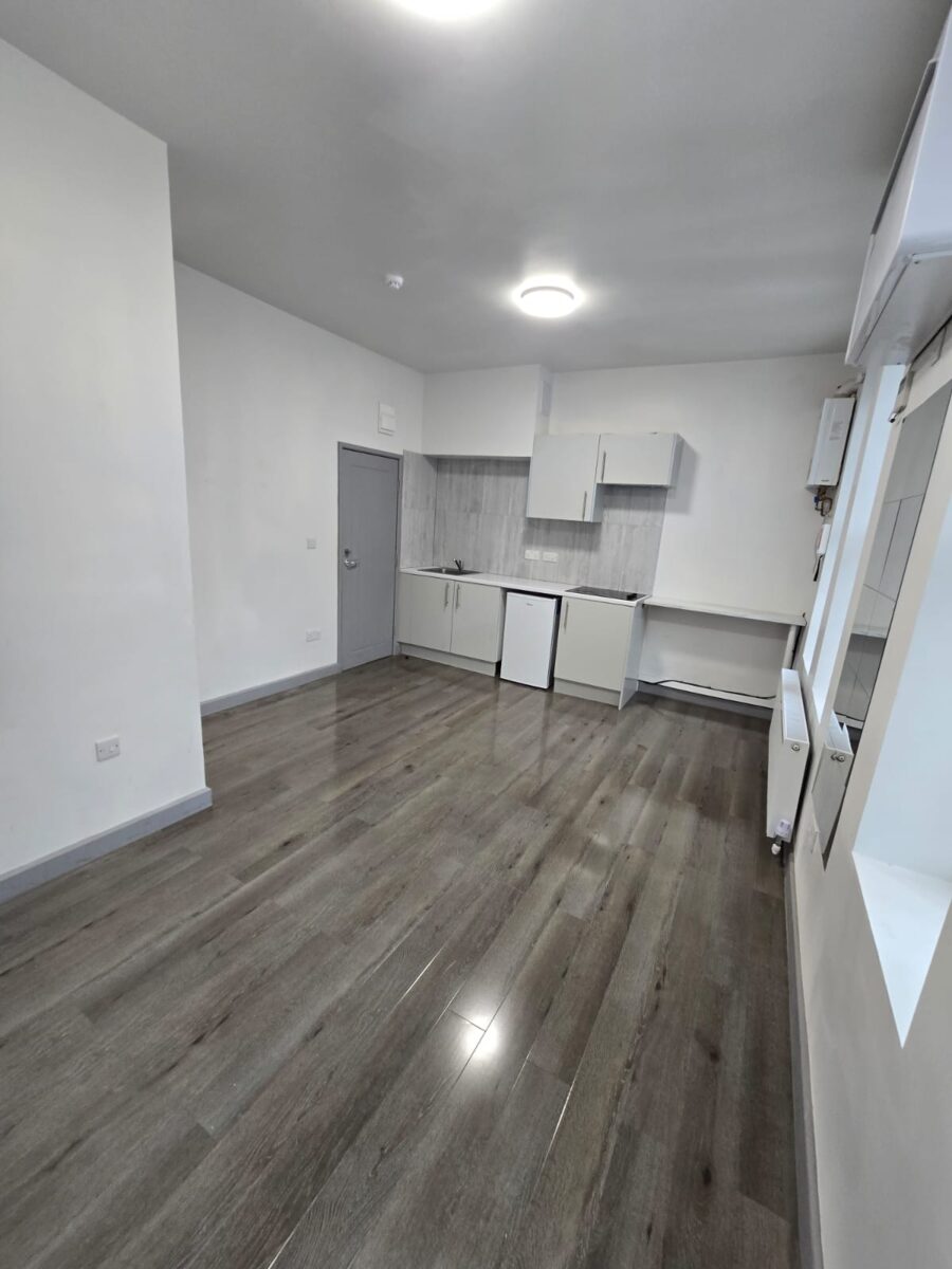 8A chapel rd Ilford London IG1 2AG