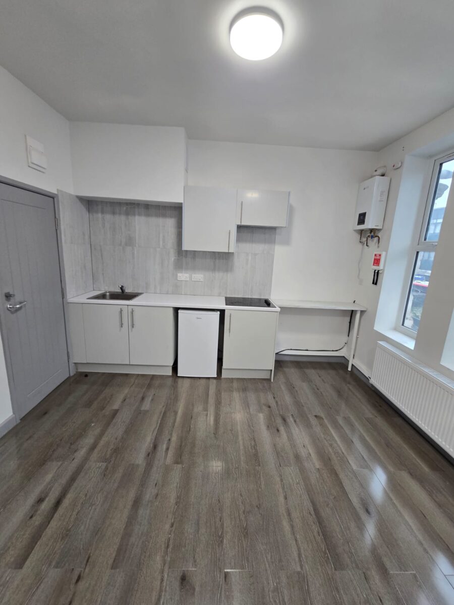 8A chapel rd Ilford London IG1 2AG