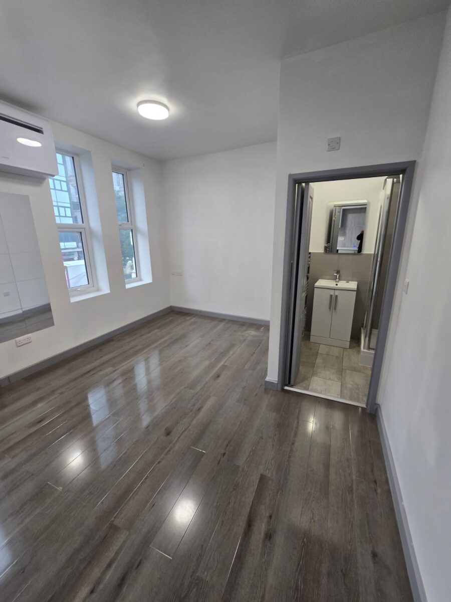 8A chapel rd Ilford London IG1 2AG