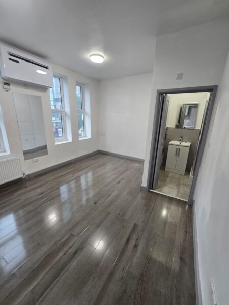 8A chapel rd Ilford London IG1 2AG