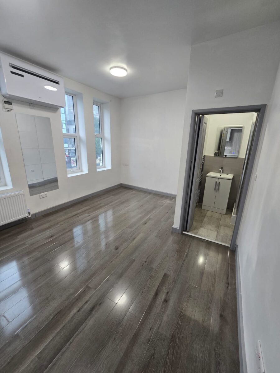 8A chapel rd Ilford London IG1 2AG