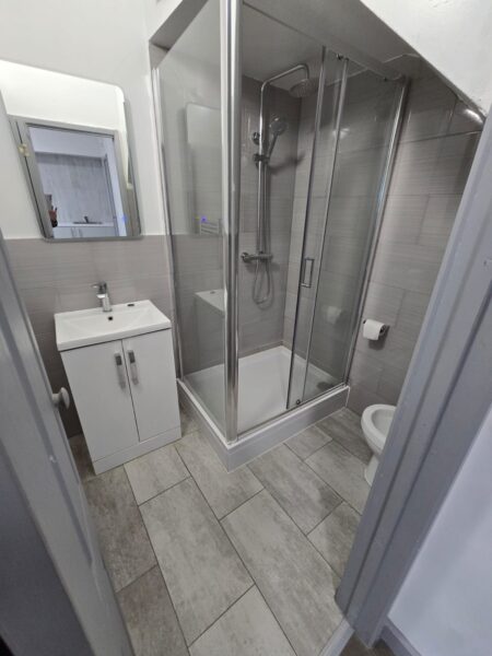 8A chapel rd Ilford London IG1 2AG