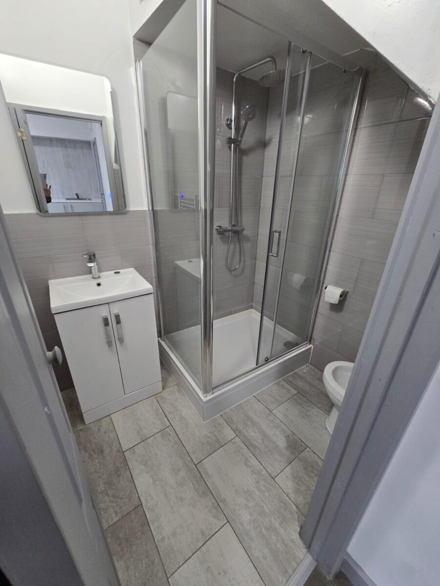 8A chapel rd Ilford London IG1 2AG