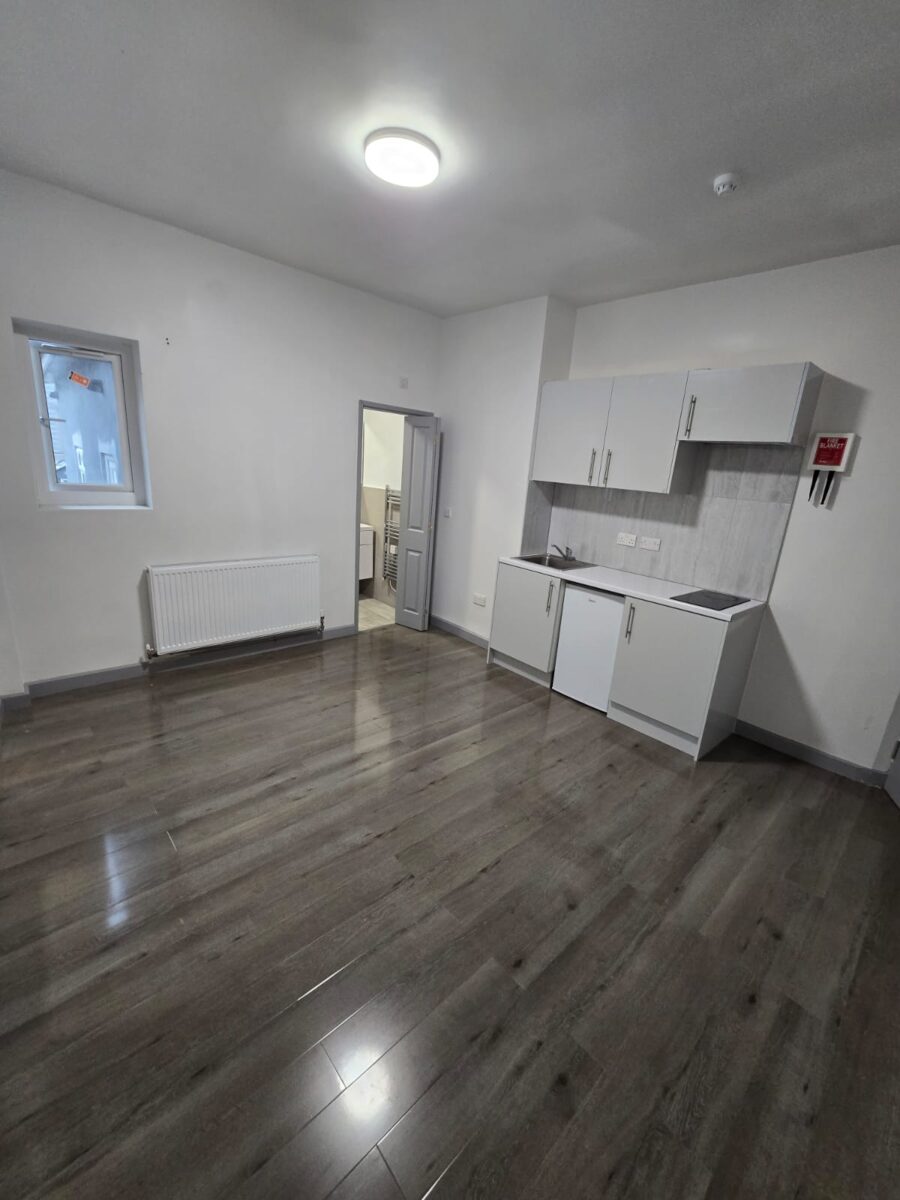 8A chapel rd Ilford London IG1 2AG