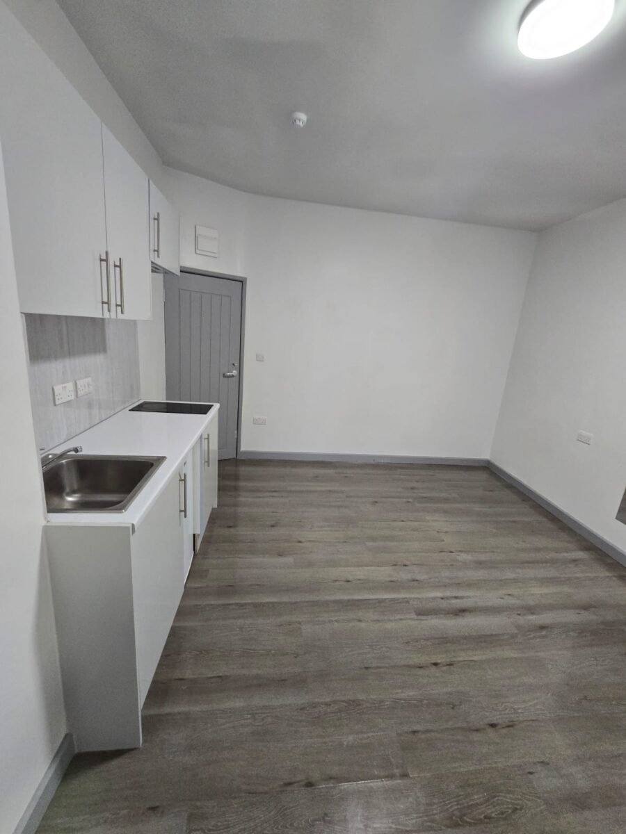 8A chapel rd Ilford London IG1 2AG