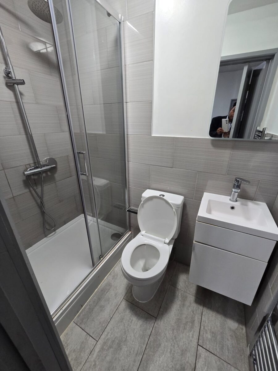 8A chapel rd Ilford London IG1 2AG