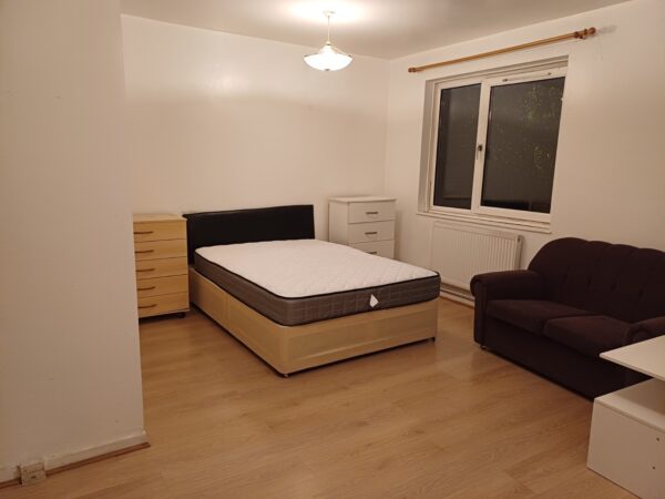 One Bed Flat for Rent – E2 6LP