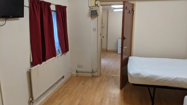 Massive Flat with Bills £1650, IG11