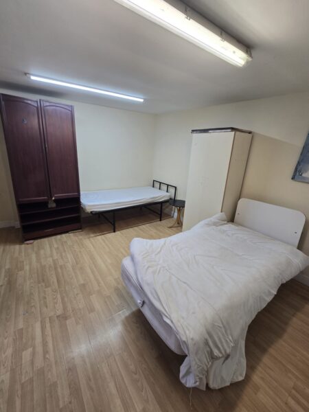 Massive Flat with Bills £1650, IG11