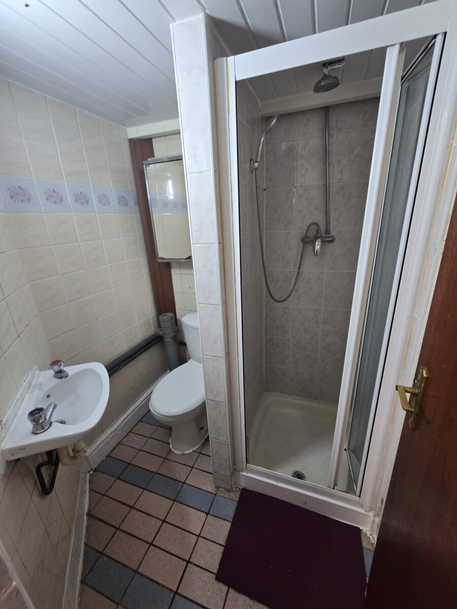 Massive Flat with Bills £1650, IG11