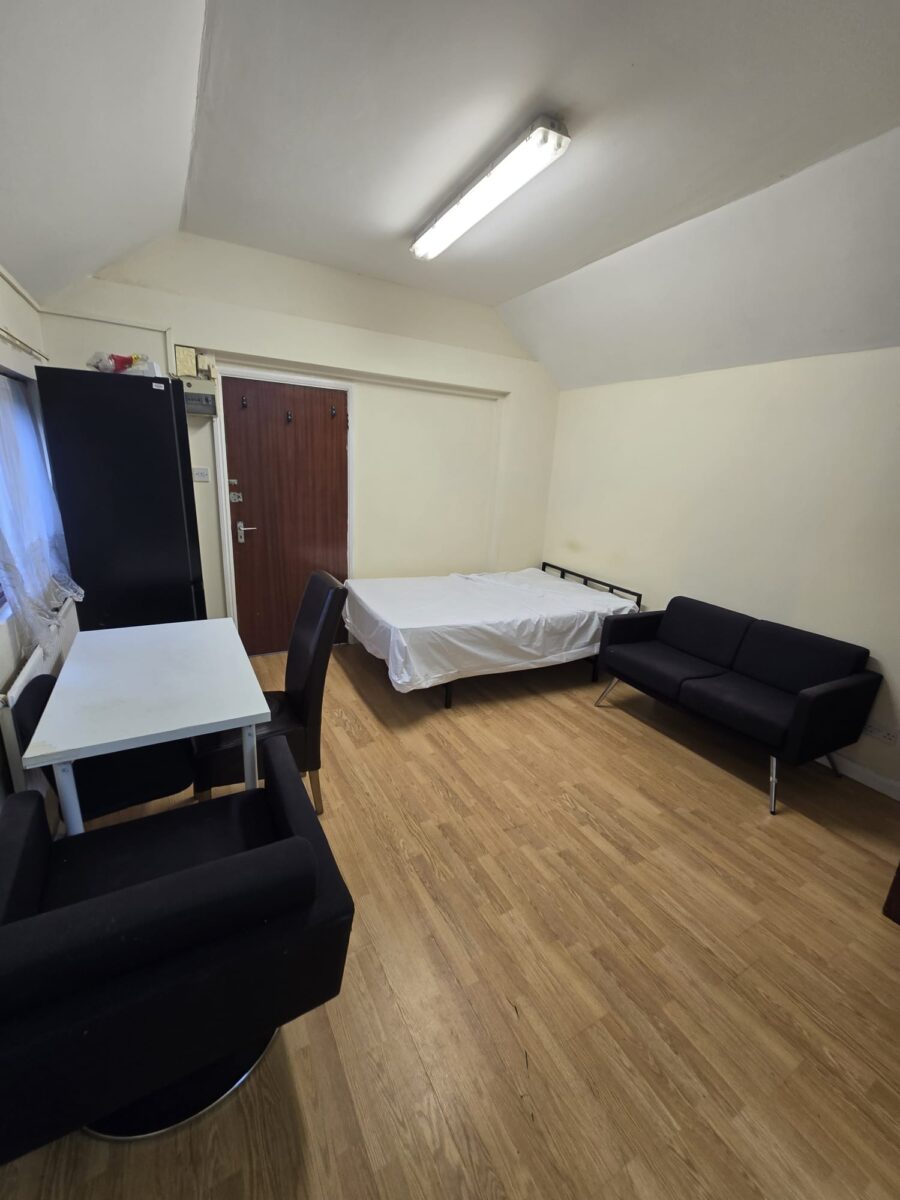 Massive Flat with Bills £1650, IG11