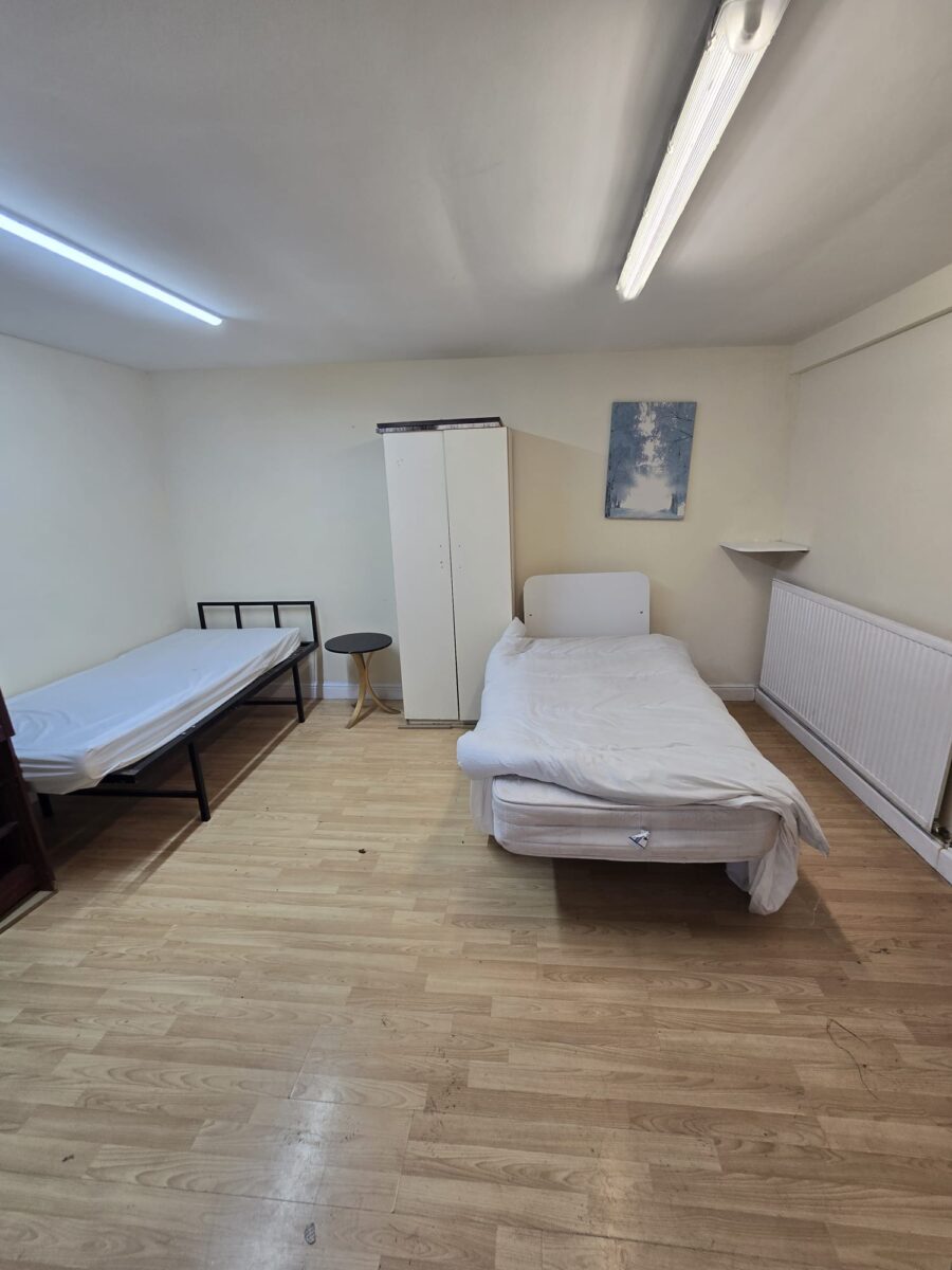 Massive Flat with Bills £1650, IG11