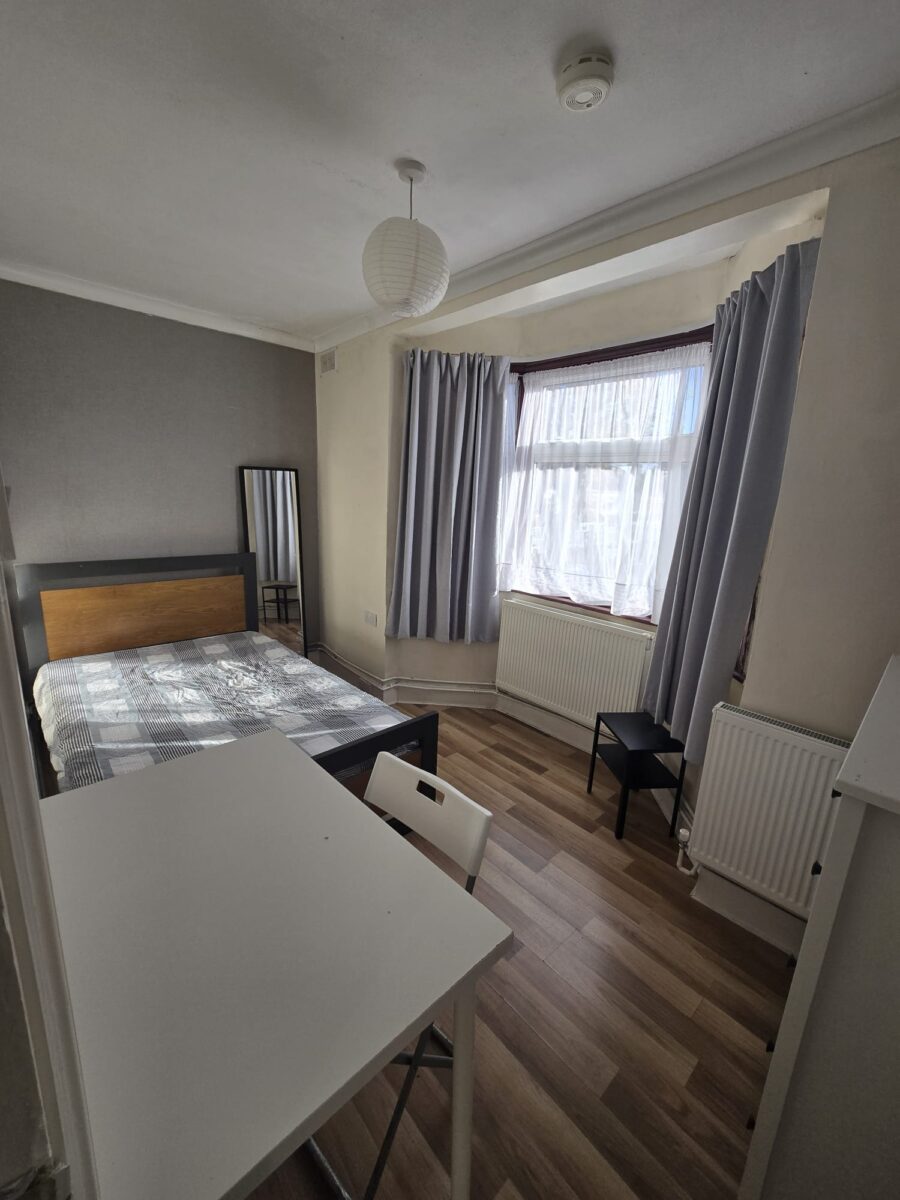 2 Bed Flat For Sale, E12