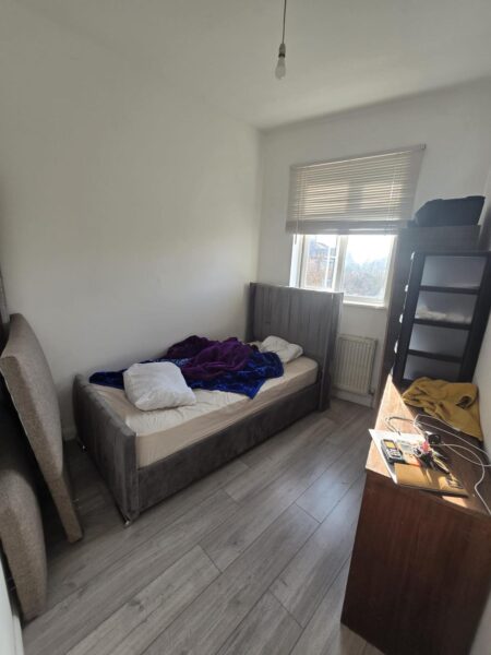 2 Bed House To Let, IG1