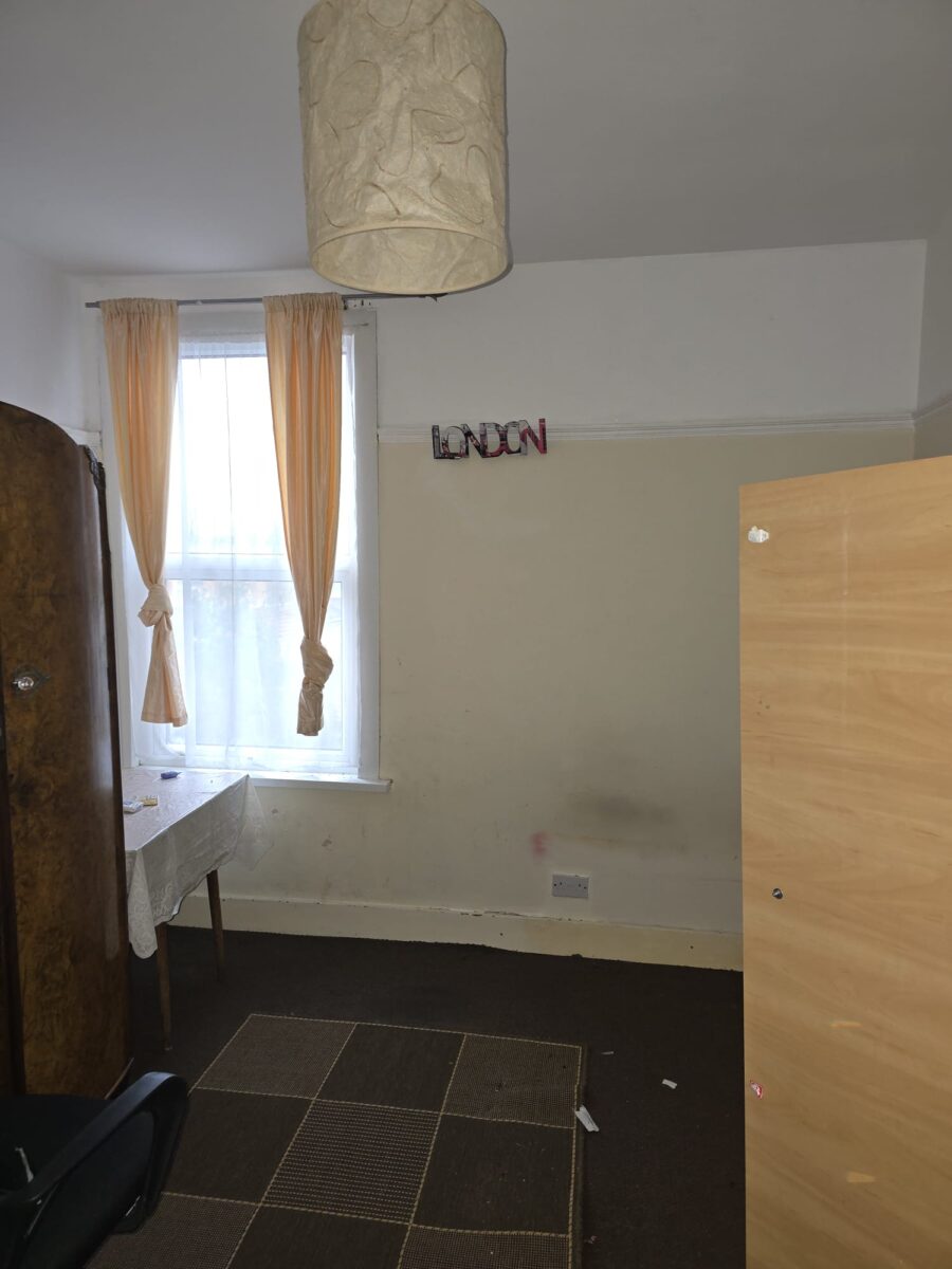 5 Bed Semi Detatched House For Sale E12