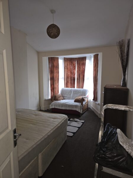 5 Bed Semi Detatched House For Sale E12