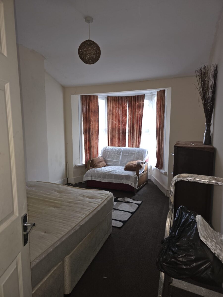 5 Bed Semi Detatched House For Sale E12