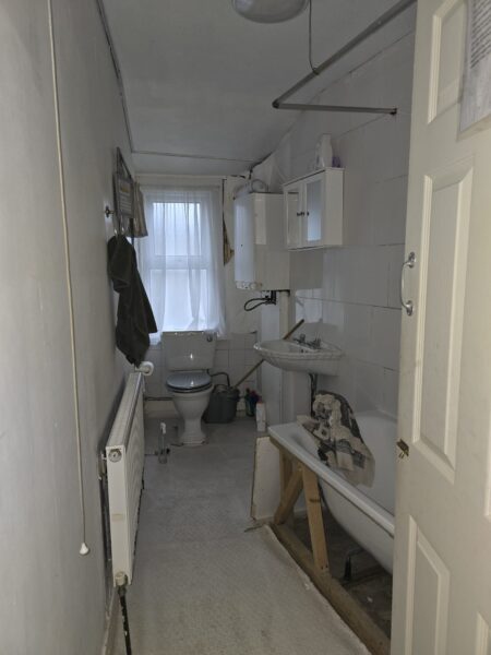 5 Bed Semi Detatched House For Sale E12