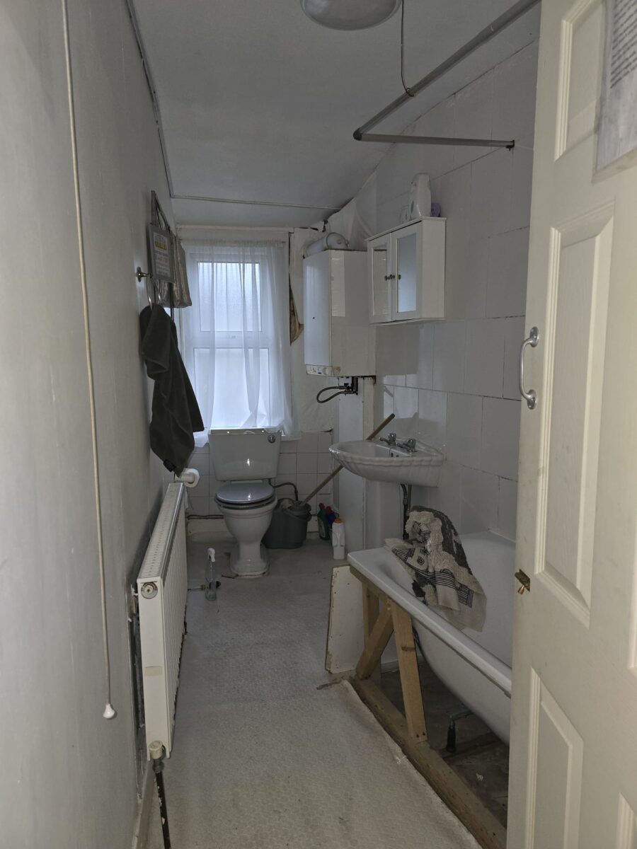 5 Bed Semi Detatched House For Sale E12