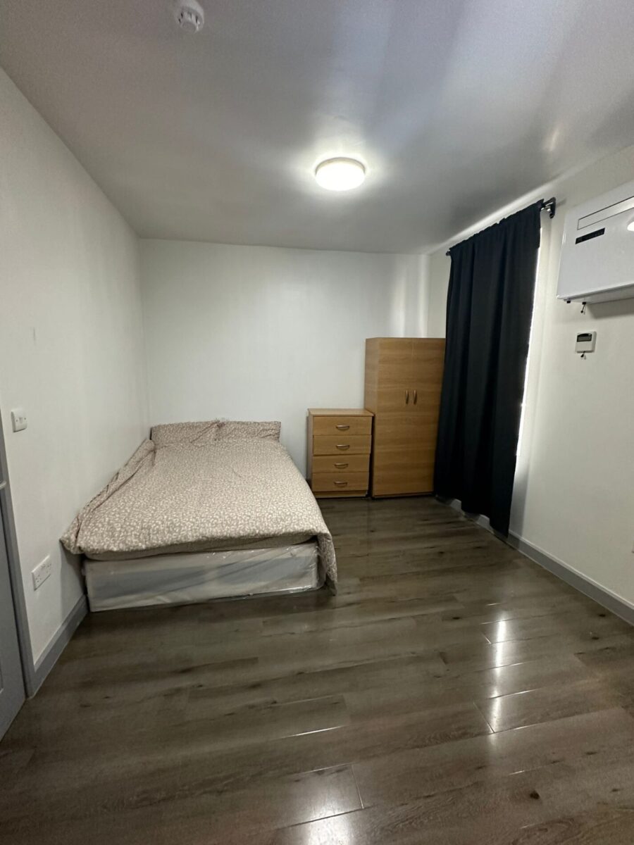 Studio Flat To Let, IG1 2AG