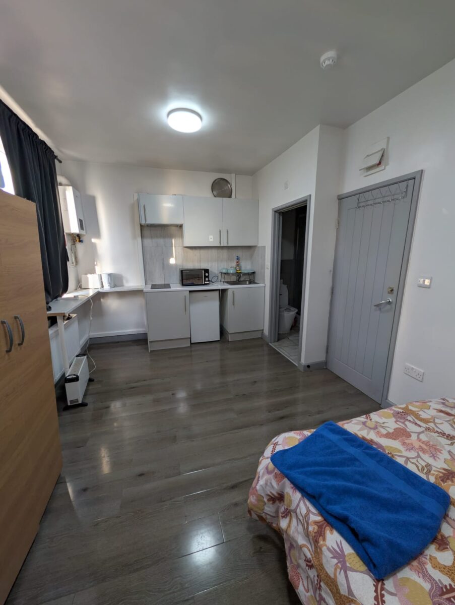 Studio Flat To Let, IG1 2AG