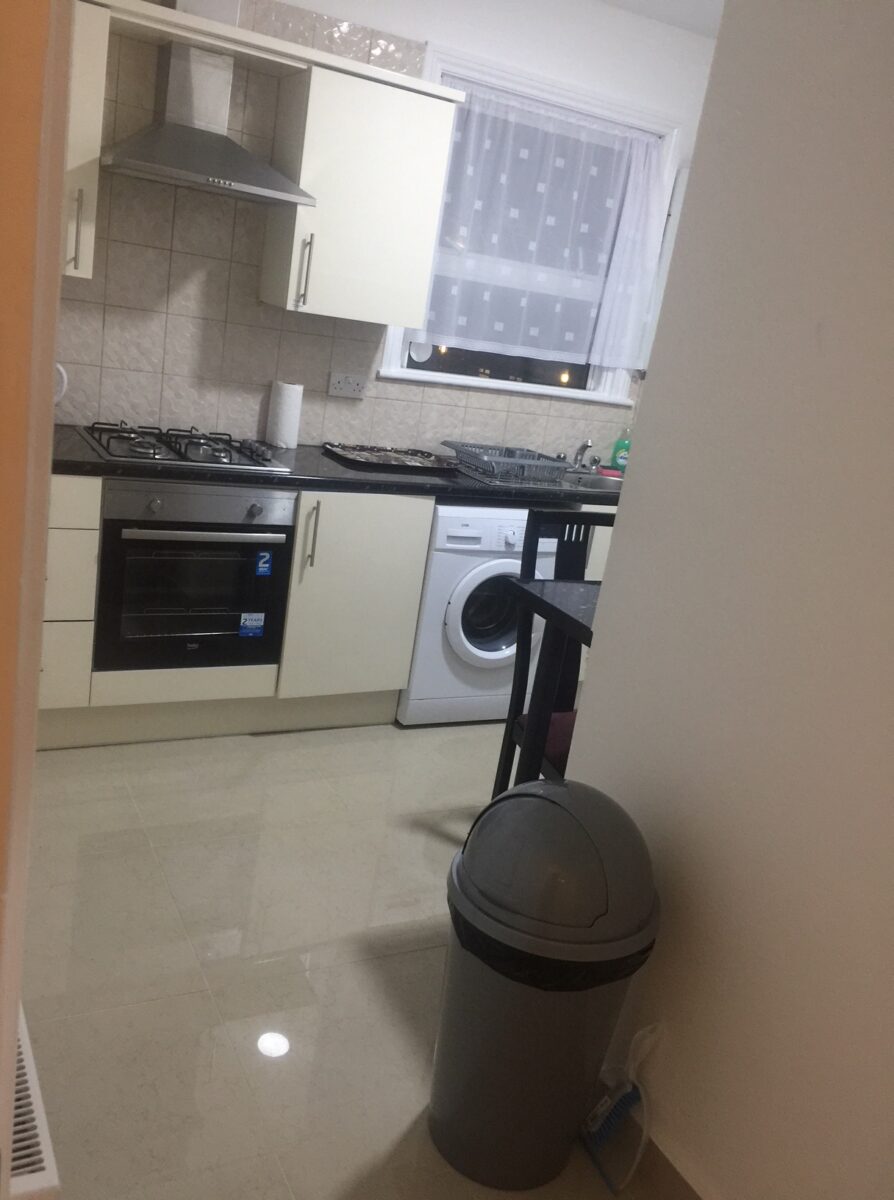 2 Double Roo Flat Next to Canning Town Station