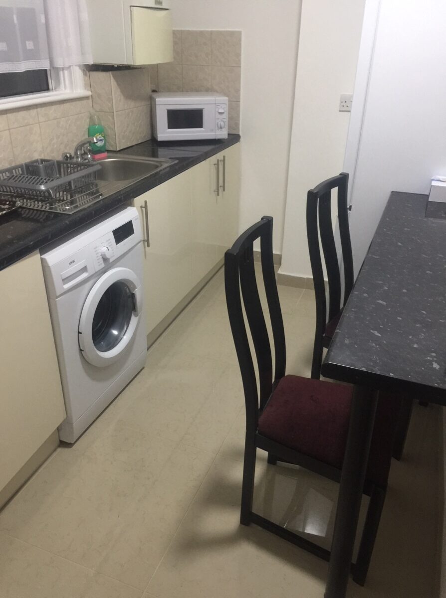 2 Double Roo Flat Next to Canning Town Station