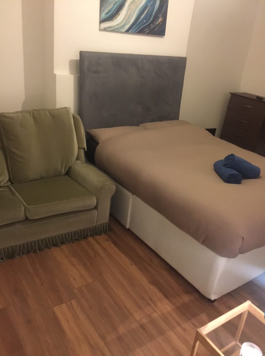 2 Double Roo Flat Next to Canning Town Station