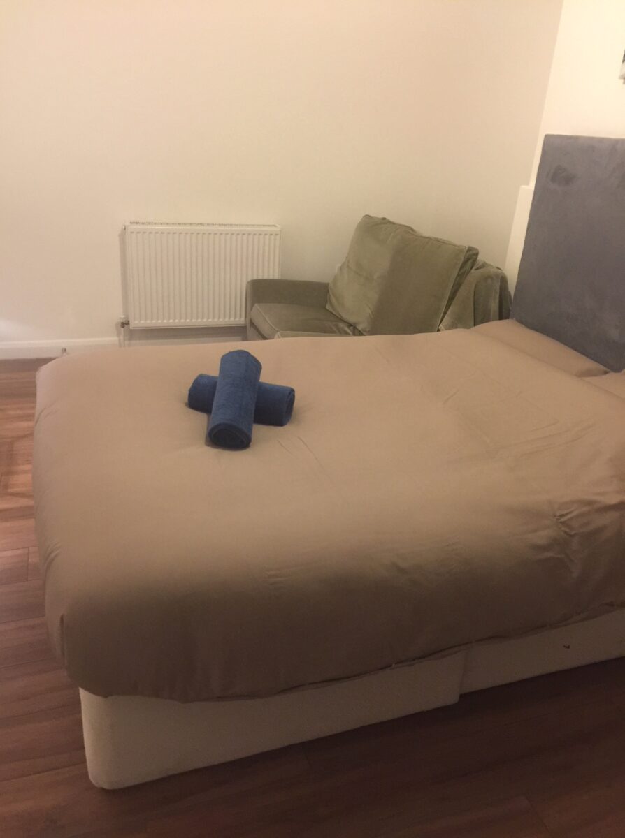 2 Double Roo Flat Next to Canning Town Station