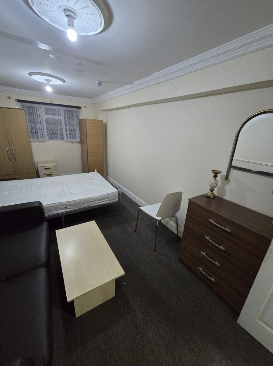 Multiple En-Suite Rooms Available in Shared House