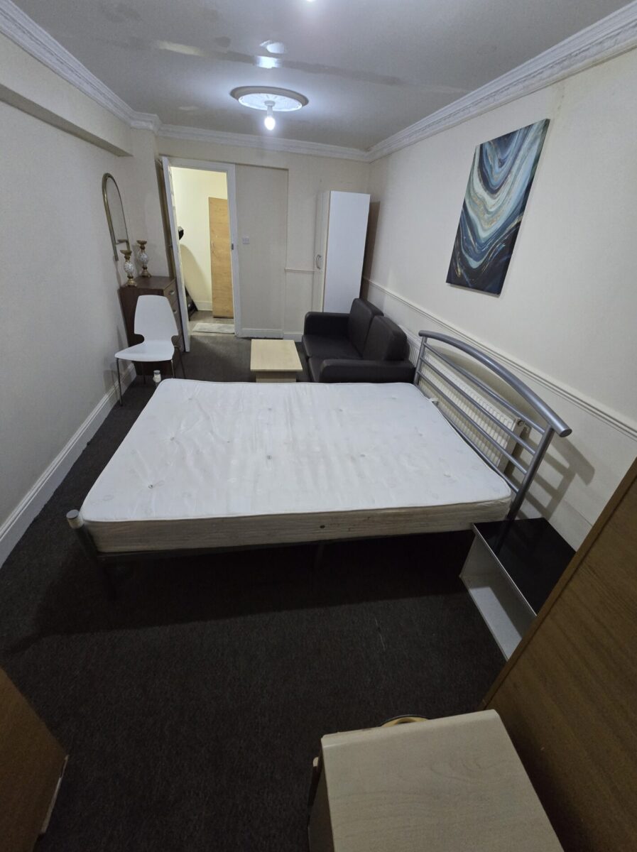 Multiple En-Suite Rooms Available in Shared House