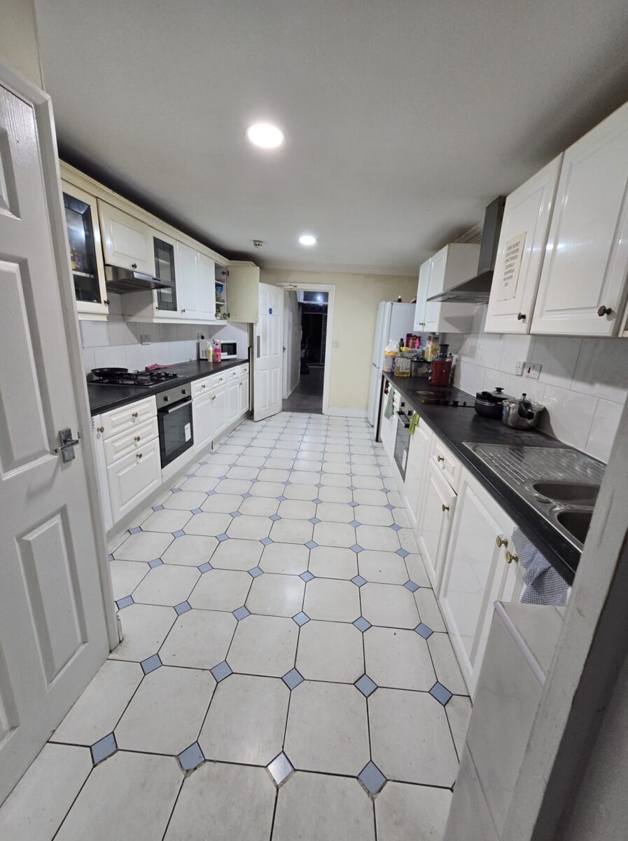 Multiple En-Suite Rooms Available in Shared House