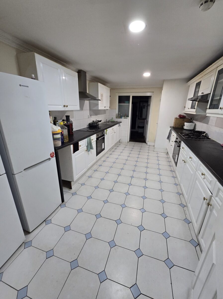 Multiple En-Suite Rooms Available in Shared House