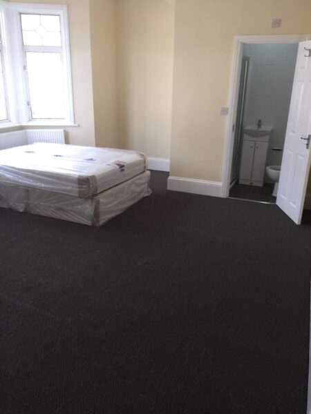 Multiple En-Suite Rooms Available in Shared House