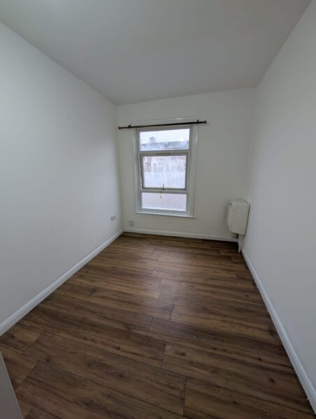 2 BEDROOM KITCHEN AND BATHROOM IN E16 4HQ