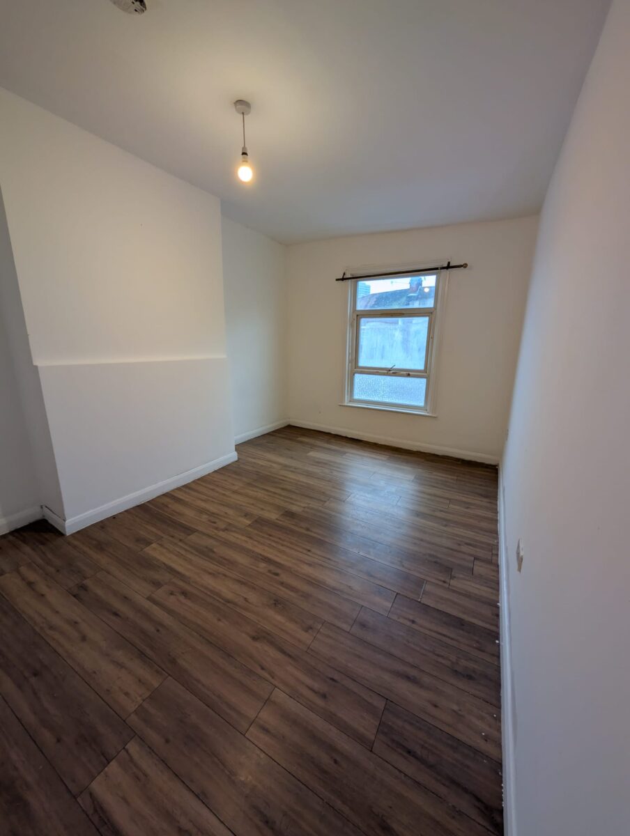 2 BEDROOM KITCHEN AND BATHROOM IN E16 4HQ