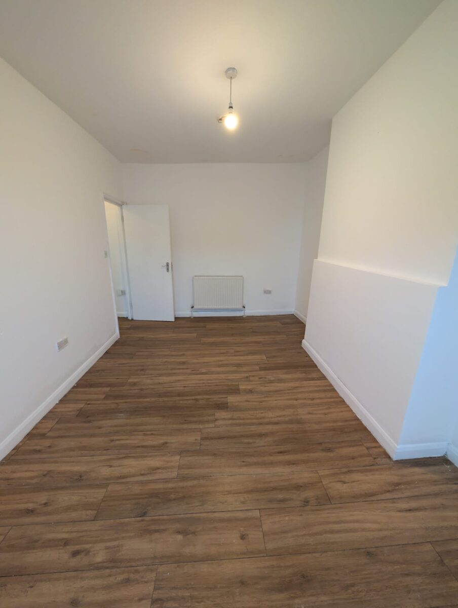 2 BEDROOM KITCHEN AND BATHROOM IN E16 4HQ