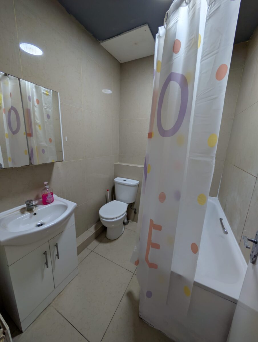 2 BEDROOM KITCHEN AND BATHROOM IN E16 4HQ