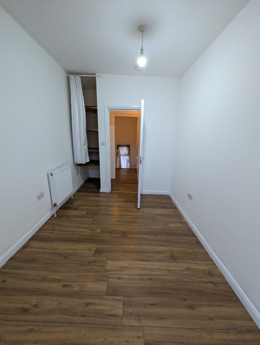 2 BEDROOM KITCHEN AND BATHROOM IN E16 4HQ