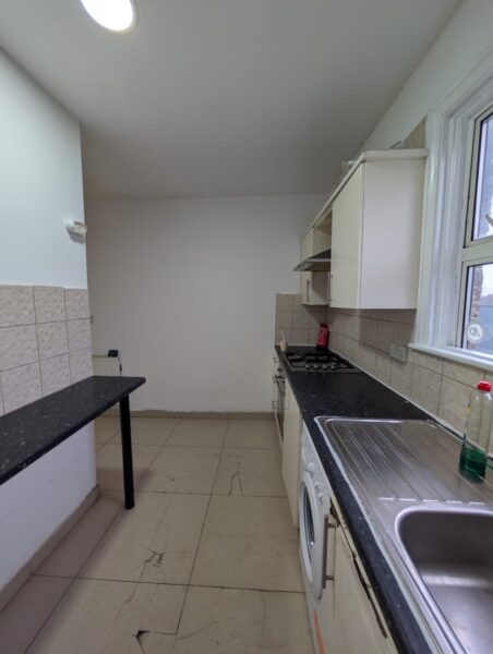 2 BEDROOM KITCHEN AND BATHROOM IN E16 4HQ