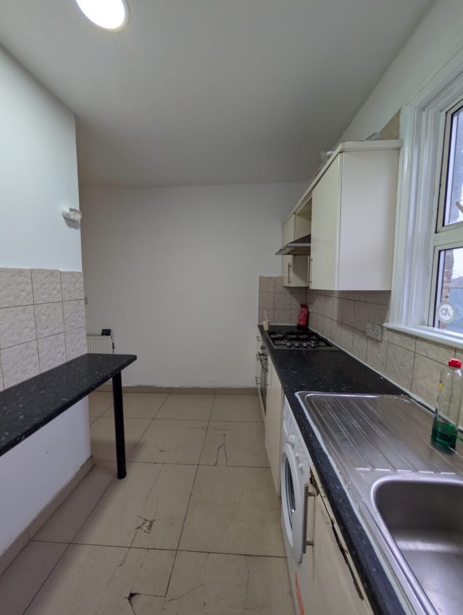 2 BEDROOM KITCHEN AND BATHROOM IN E16 4HQ
