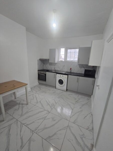 Fully Furnished 3 Bedroom Flat to Rent, IG11