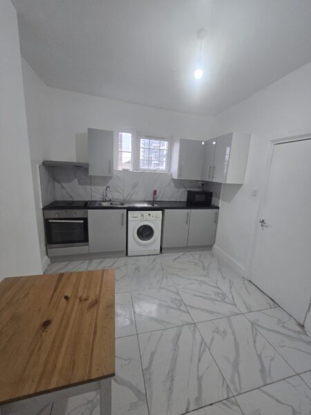 Fully Furnished 3 Bedroom Flat to Rent, IG11